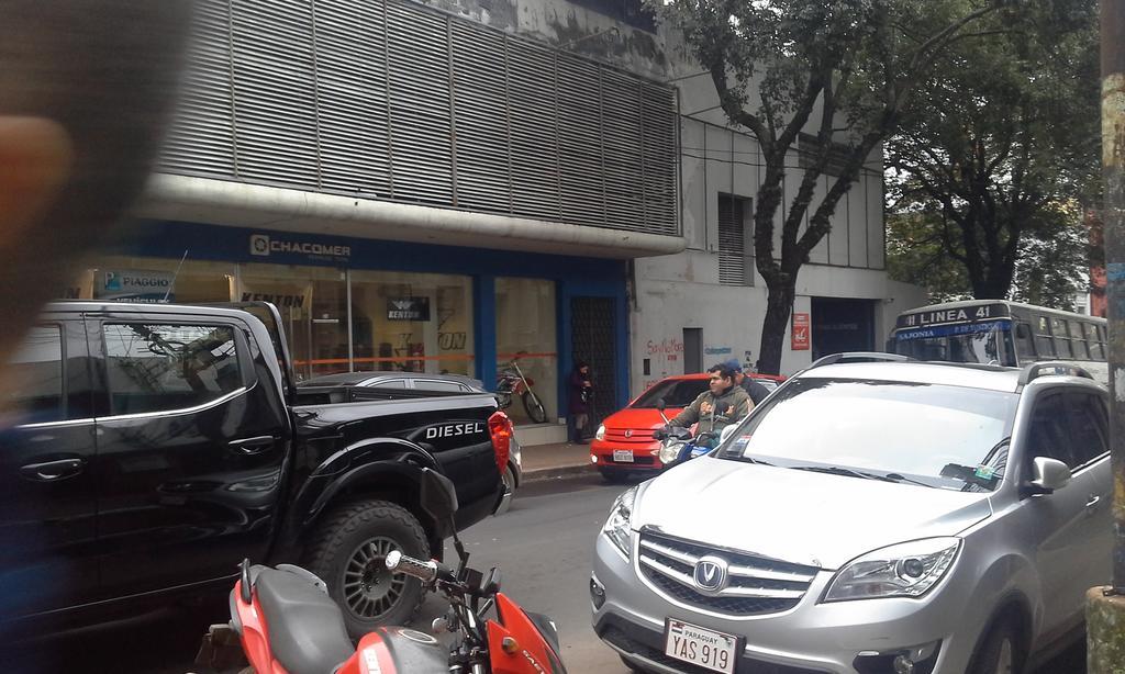 Estudio En El Centro De Asuncion Exterior foto